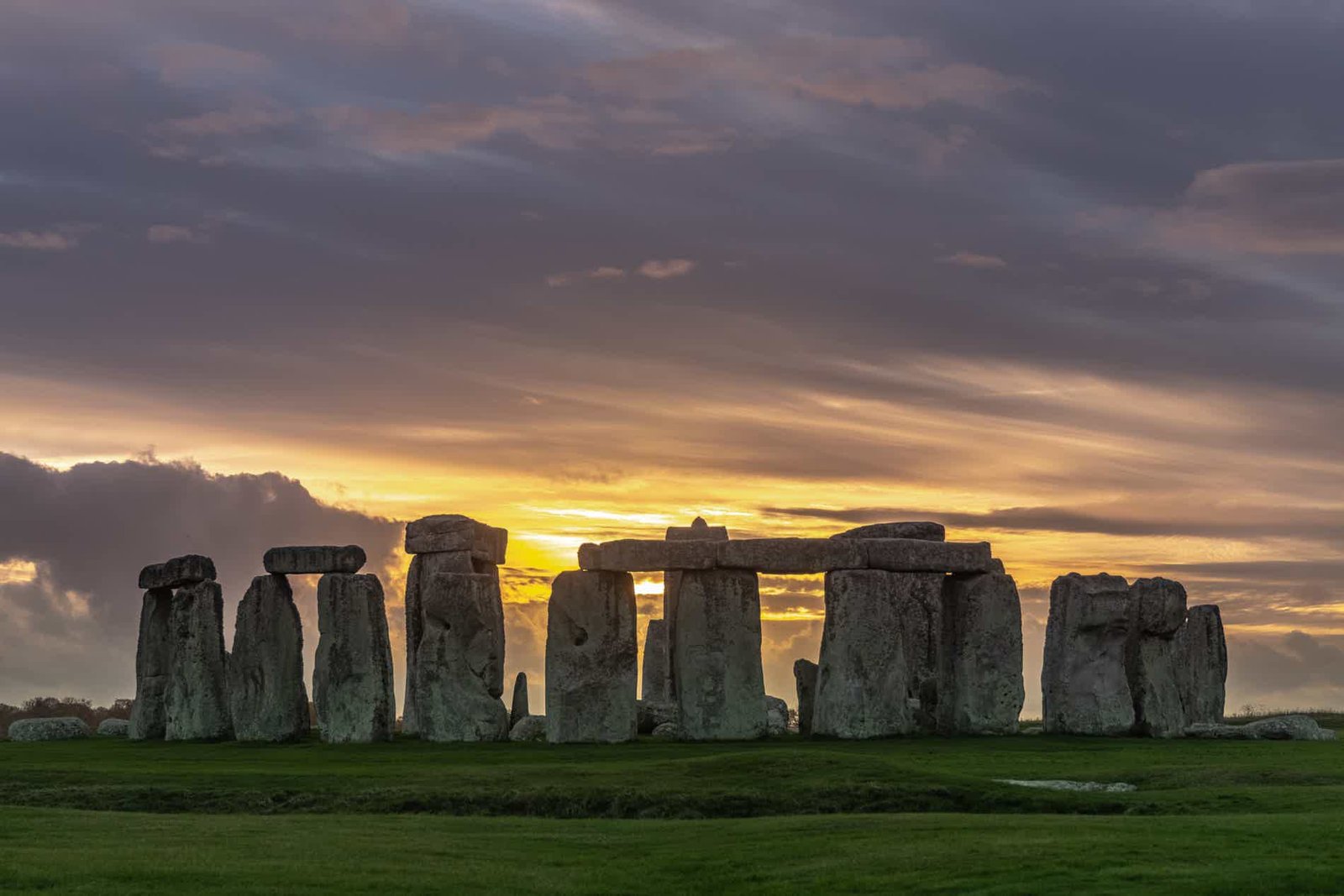 Full Day Coach Tour to Stonehenge and Salisbury