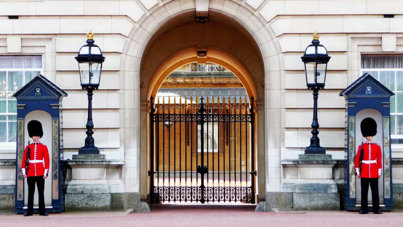 Walking tour of the historic center of London